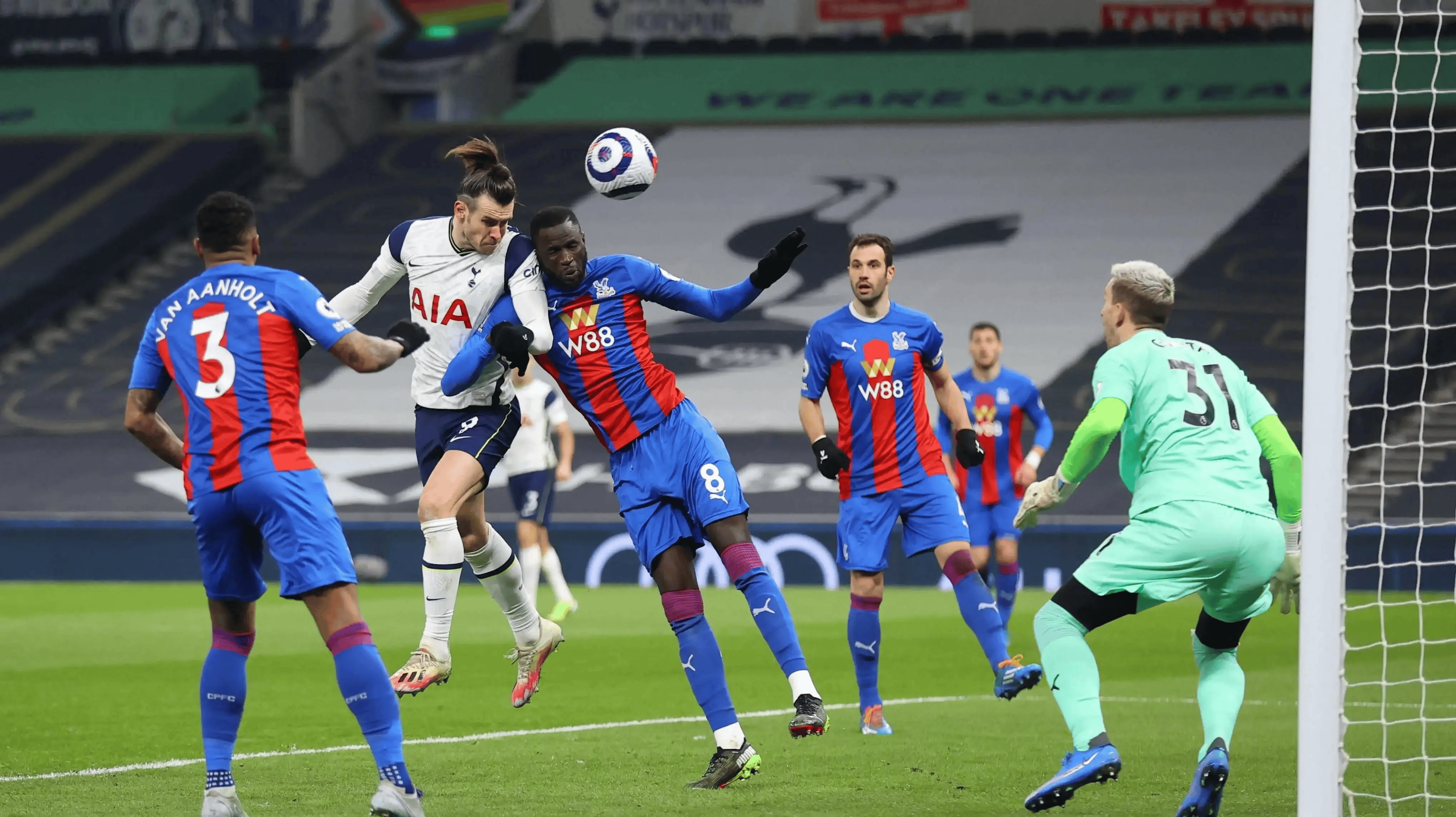 足球比赛中一队场上人数不得少于多少